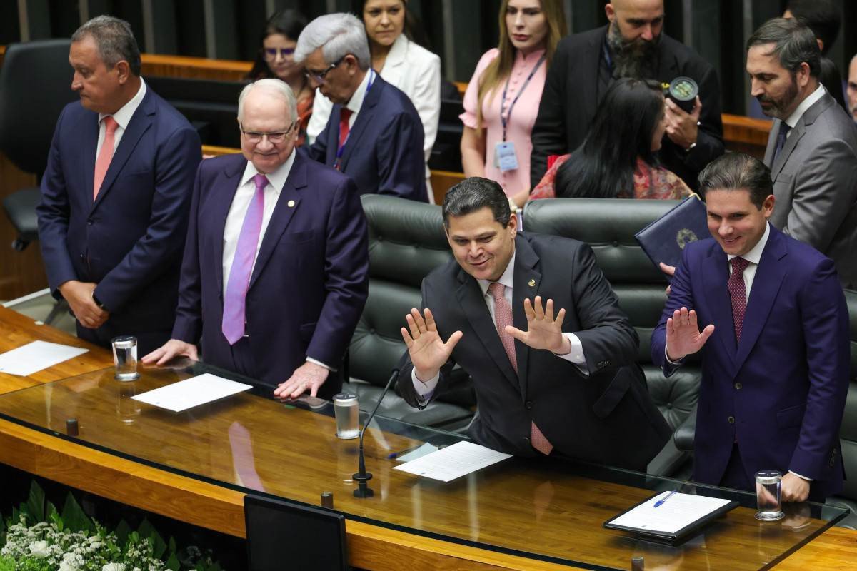 Projetos de interesse do governo est&atilde;o agora no colo de Alcolumbre