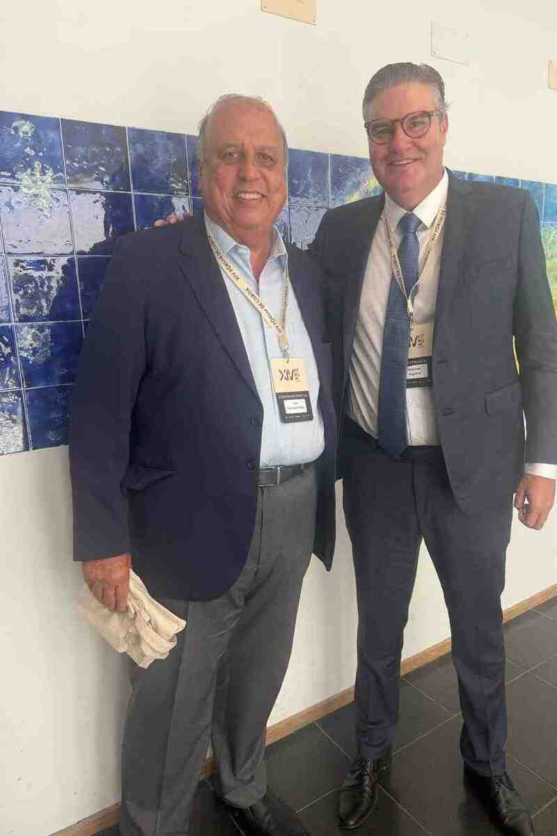 O prefeito de Piraí (RJ), Luiz Fernando Pezão, com o CEO de Light, Alexandre Nogueira
