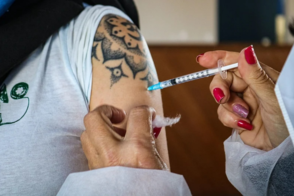 Vacina&ccedil;&atilde;o contra gripe &eacute; ampliada para toda a popula&ccedil;&atilde;o em SP