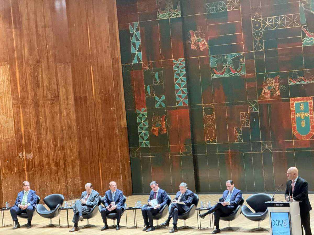 O ministro Alexandre de Moraes durante a mesa de abertura que contou com o anfitrião, ministro Gilmar Mendes; o presidente da Câmara, Hugo Motta; Luiz Felipe Salomão, vice-presidente do STJ; Luís Manuel Ferreira, reitor da Universidade de Lisboa; o professor Carlos Morais; o presidente da FGV, Carlos Ivan Simonsen; e o presidente do Conselho Federal da OAB; Beto Simonetti