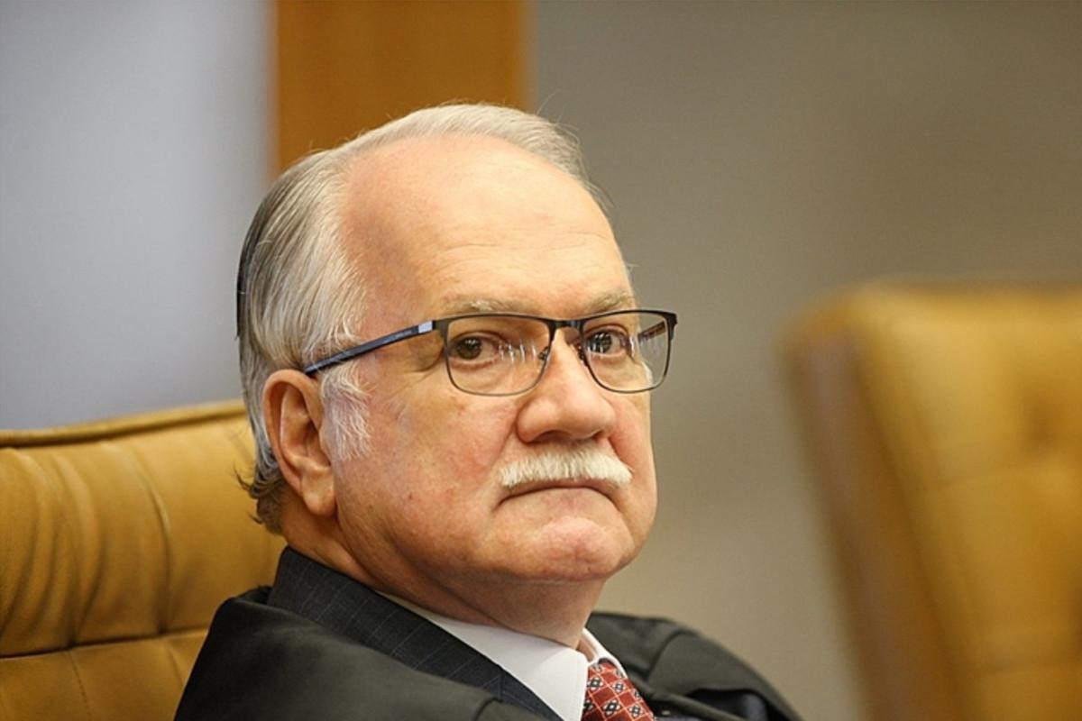 Edson Fachin tira Moraes das Fake News, mas briga persiste