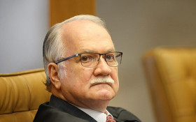 Fachin reclama de advogado por "n&atilde;o trajar beca" durante sess&atilde;o no STF