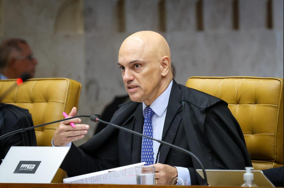 Moraes autoriza depoimento de Bolsonaro sobre pistola apreendida