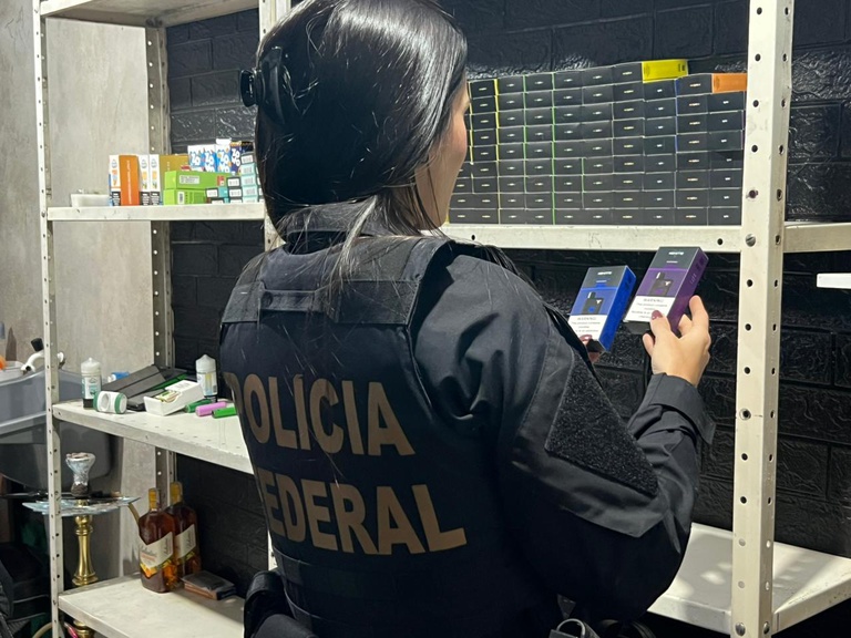 PF combate esquema de contrabando de cigarros em sete estados