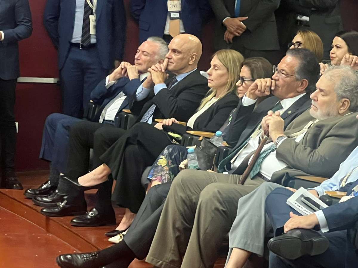 O ministro Alexandre de Moraes e o ex-presidente Michel Temer entre os presentes no painel de encerramento
