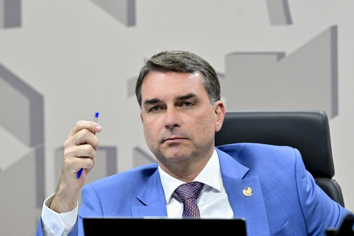 Fl&aacute;vio prefere mulher como vice e cita nomes do PL e aliados