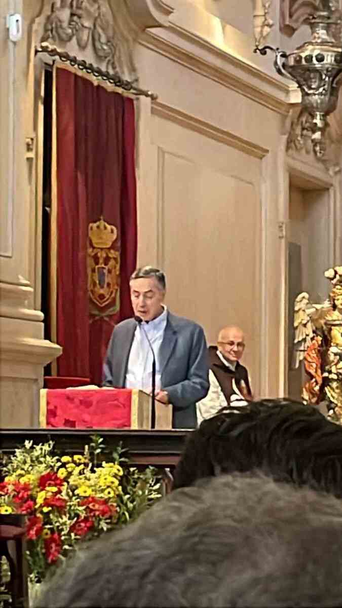 Coluna Magnavita | Barroso participa de missa em igreja de Lisboa
