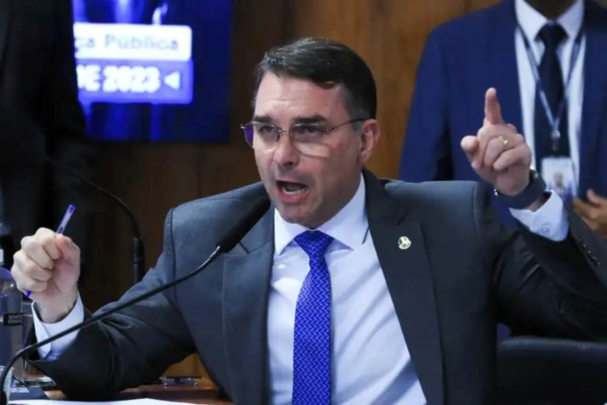 Quaest: eleitores bolsonaristas desconfiam de Fl&aacute;vio
