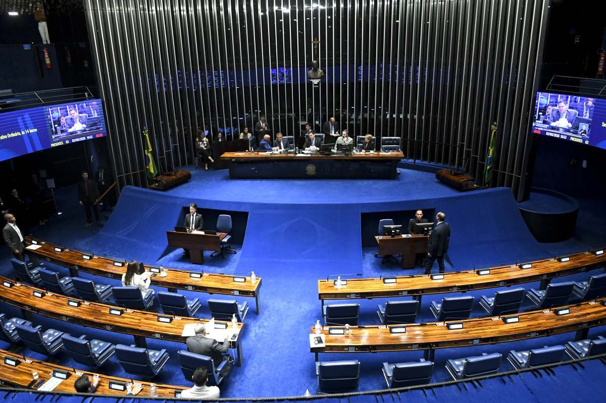 Senado debate PEC que extingue escala 6x1 e reduz jornada semanal
