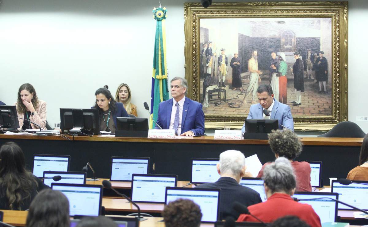 Ap&oacute;s adiamento, CCJ volta a analisar PEC da maioridade penal