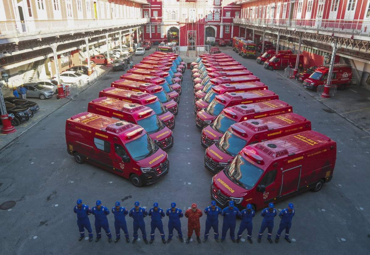 Novas ambul&acirc;ncias dos Bombeiros