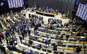 C&acirc;mara abre sess&atilde;o e impede an&aacute;lise da PEC da maioridade penal na CCJ