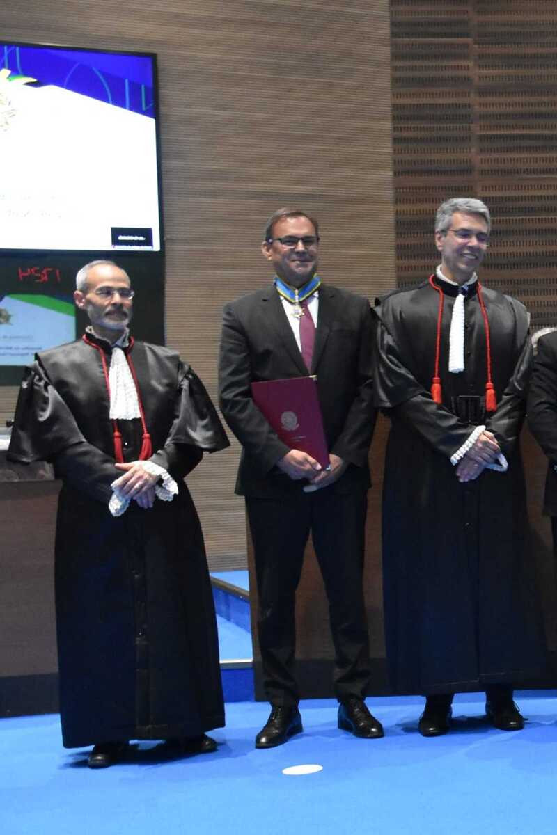 O desembargador federal Sergio Schwaitzer, decano do TRF2; o desembargador do TJRJ homenageado, Elton Martinez Carvalho Leme; o desembargador federal Guilherme Calmon Nogueira da Gama; e o presidente do TRF4 (Porto Alegre) e do Colégio de Presidentes dos Tribunais Regionais Federais (Colprefe), desembargador federal João Batista Pinto Silveira