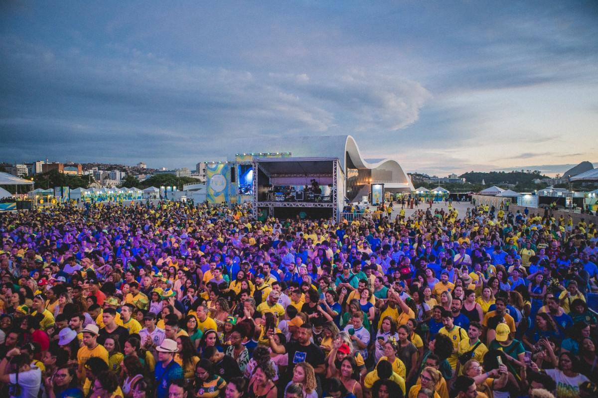 Niter&oacute;i ter&aacute; 'fan fest estrelado' para os jogos do Brasil na Copa
