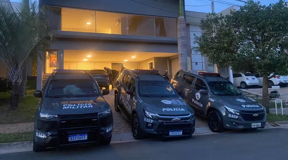 Opera&ccedil;&atilde;o prende policial e ex‑servidores suspeitos de liga&ccedil;&atilde;o com o PCC em SP