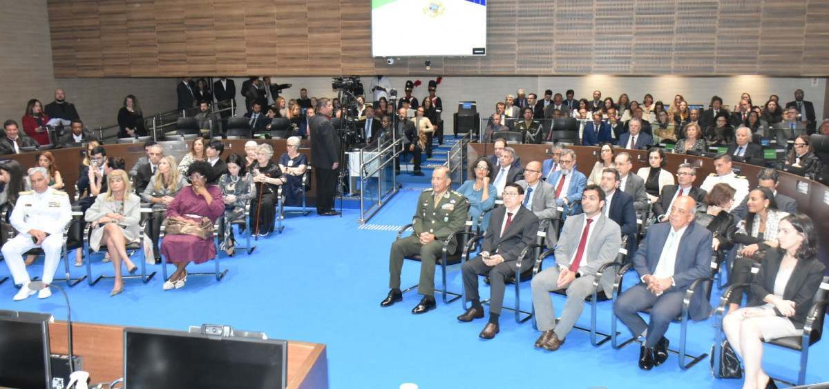 Coluna Magnavita | TRF2 entrega Medalha do M&eacute;rito Judici&aacute;rio em Sess&atilde;o Solene no Plen&aacute;rio