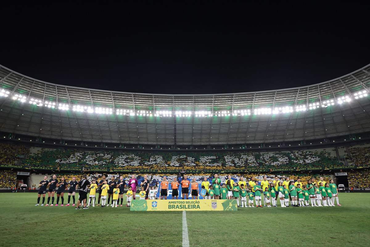Sele&ccedil;&atilde;o feminina perde para os EUA