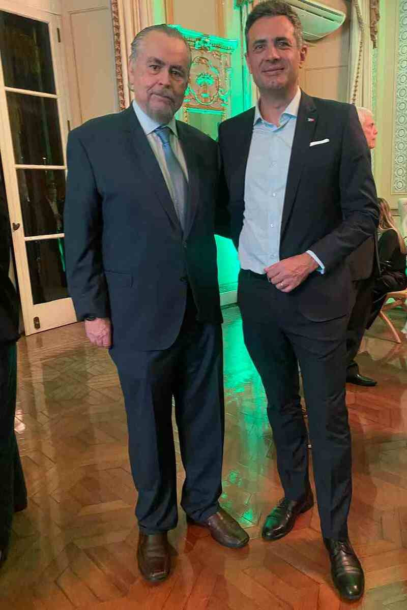 Carlos Antunes, Diretor da TAP para as Américas, com o publisher do Correio da Manhã, jornalista Cláudio Magnavita