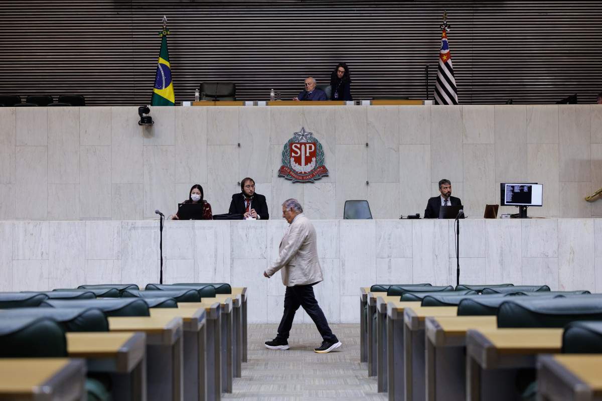 Larvas em merenda escolar e investimentos na rede p&uacute;blica marcam debates na Alesp