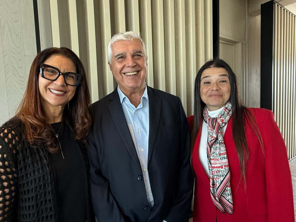 O presidente do HotéisRIO, Alfredo Lopes, com a gerente geral Sheraton Rio, Sintia Gomes (e); e Alexandra Bueno (d), gerente geral do Grand Hyatt Rio