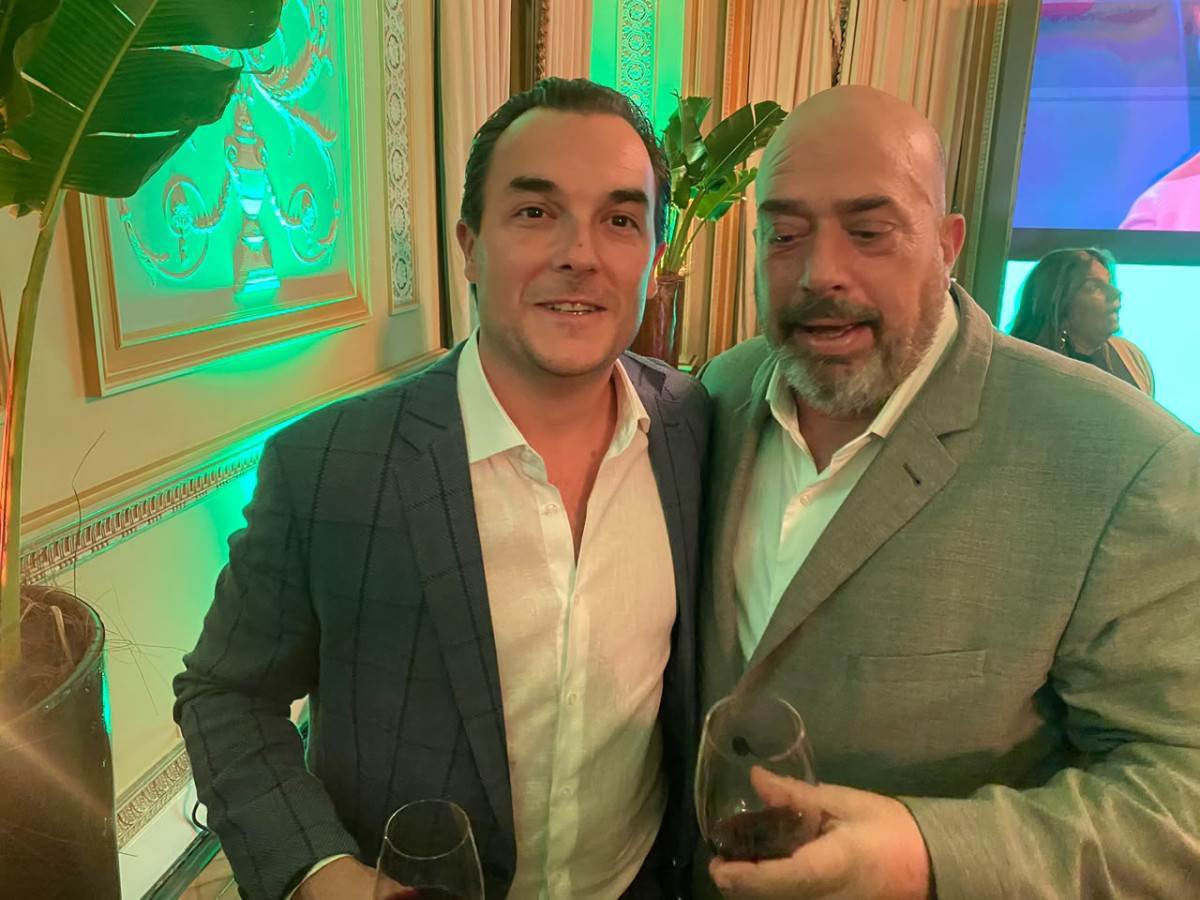 O novo diretor-geral do Fairmont Rio, Mathieu Siegle, e Michael Nagy, CEO do Roxy Dinner Show