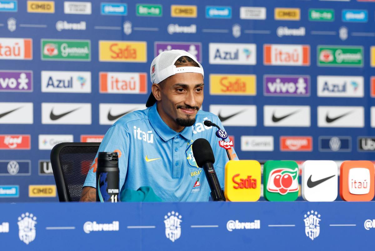 Raphinha elogia Ancelotti e busca evolu&ccedil;&atilde;o na Sele&ccedil;&atilde;o Brasileira