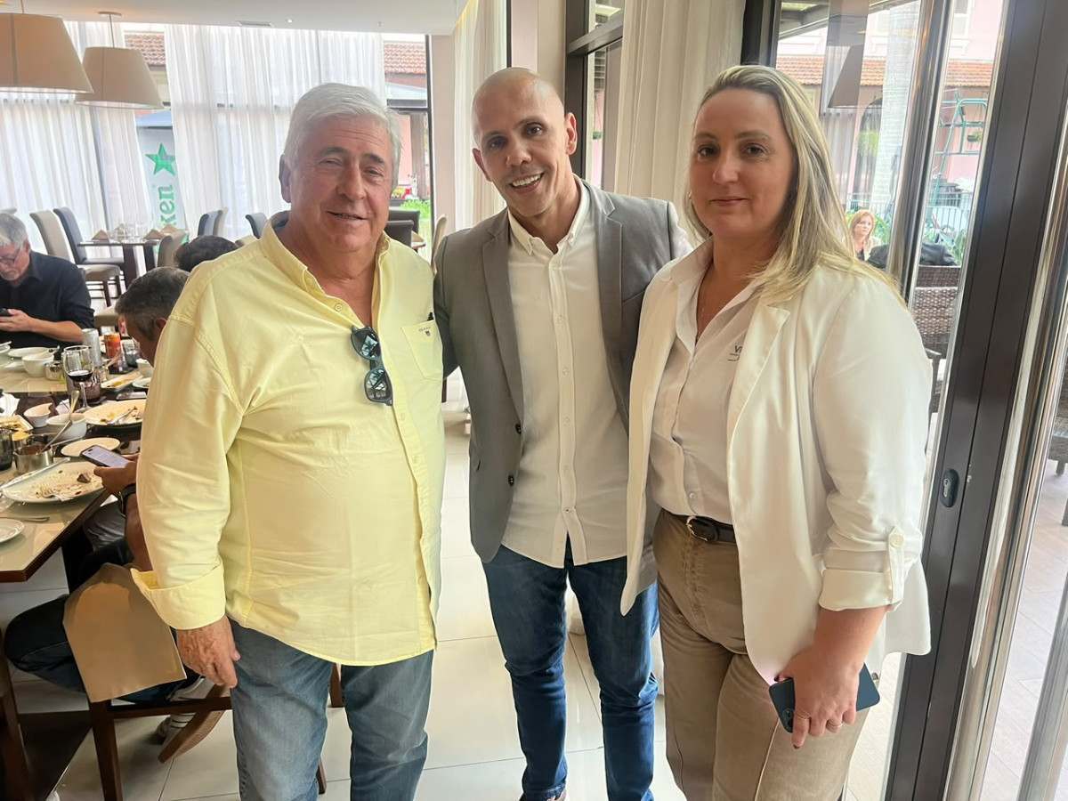 Jorge Rebelo de Almeida com o secretário da SEOP do Rio, Marcus Belchior; e a gerente geral do Vila Galé Rio de Janeiro, Veronica Schwarzer