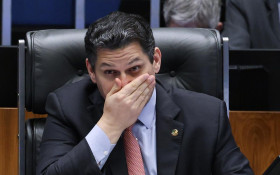 Den&uacute;ncia contra Alcolumbre aumenta desgaste