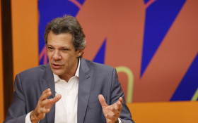 Longe dos gabinetes, Haddad analisa os gargalos na seguran&ccedil;a p&uacute;blica e o futuro das universidades