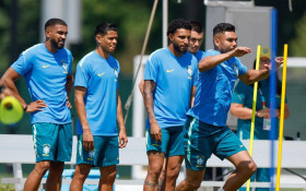 Sem Neymar em campo, Brasil inicia prepara&ccedil;&atilde;o contra o Haiti