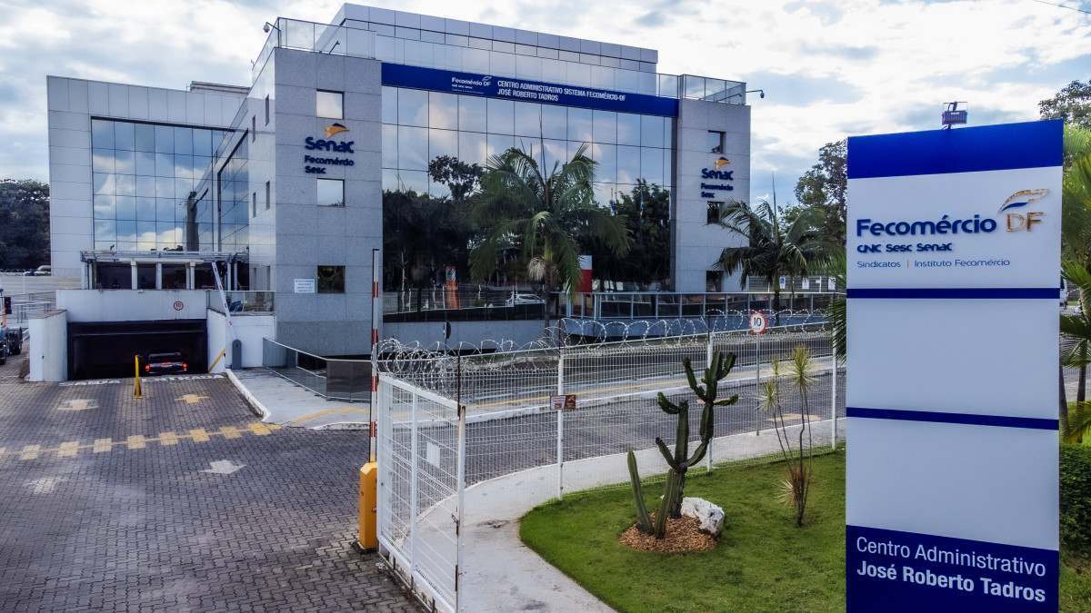 Coluna Magnavita | Nova diretoria de Fecom&eacute;rcio DF