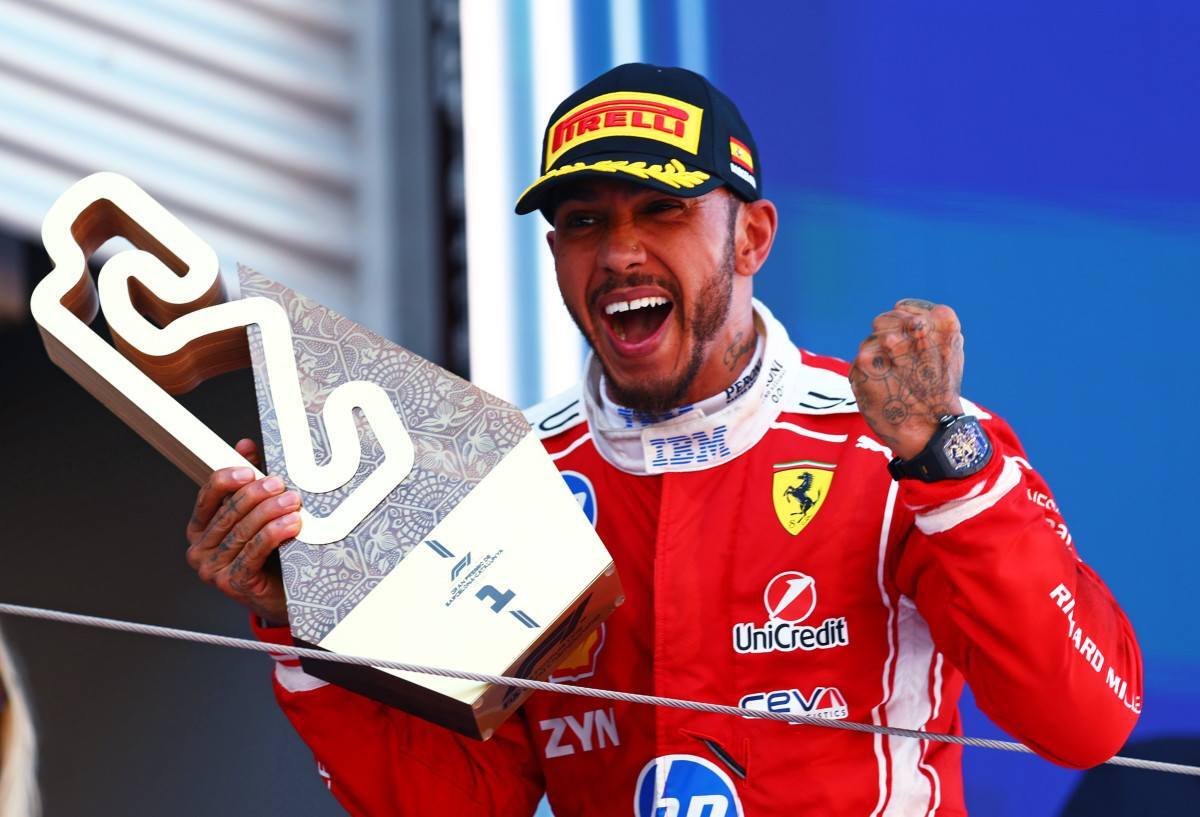 Lewis Hamilton vence com a Ferrari na F1