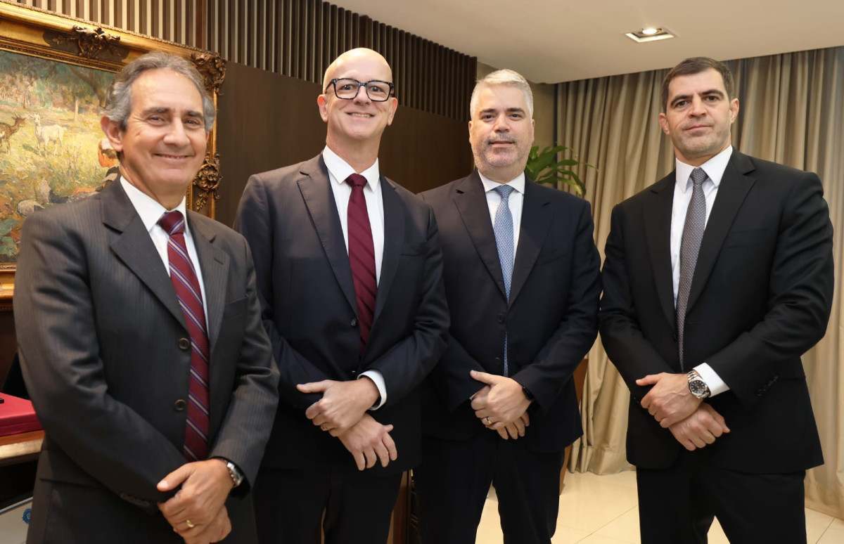 Os desembargadores Gilberto Clóvis Matos, Fernando Chagas, Juan Luiz Vazques e Paulo Wunder Alencar
