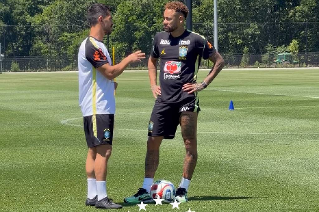 Neymar aparece em campo em treino nos EUA