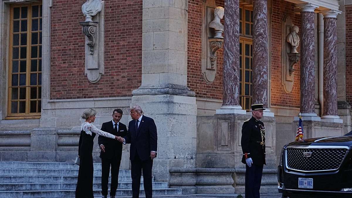 Macron recebe Trump em Versalhes ap&oacute;s c&uacute;pula
