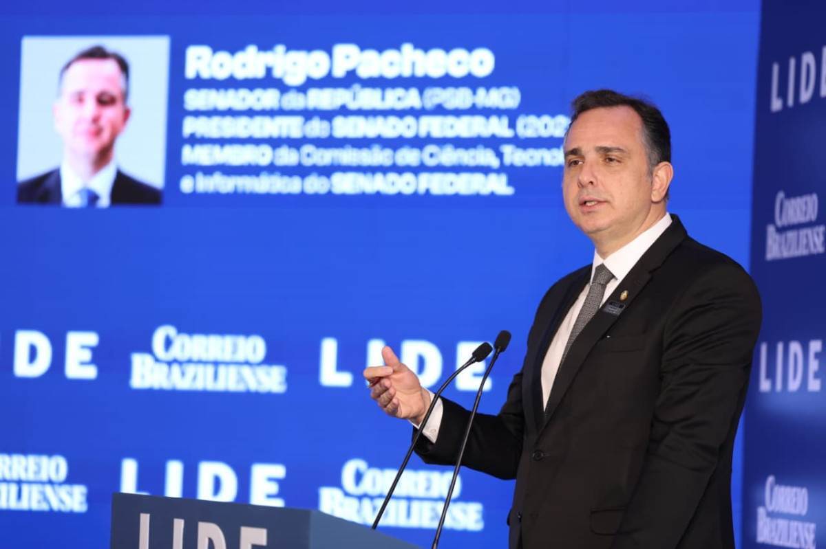 Durante sua participação no evento, o senador Rodrigo Pacheco criticou o uso do STF como alvo de discursos políticos em meio ao ambiente pré-eleitoral de 2026