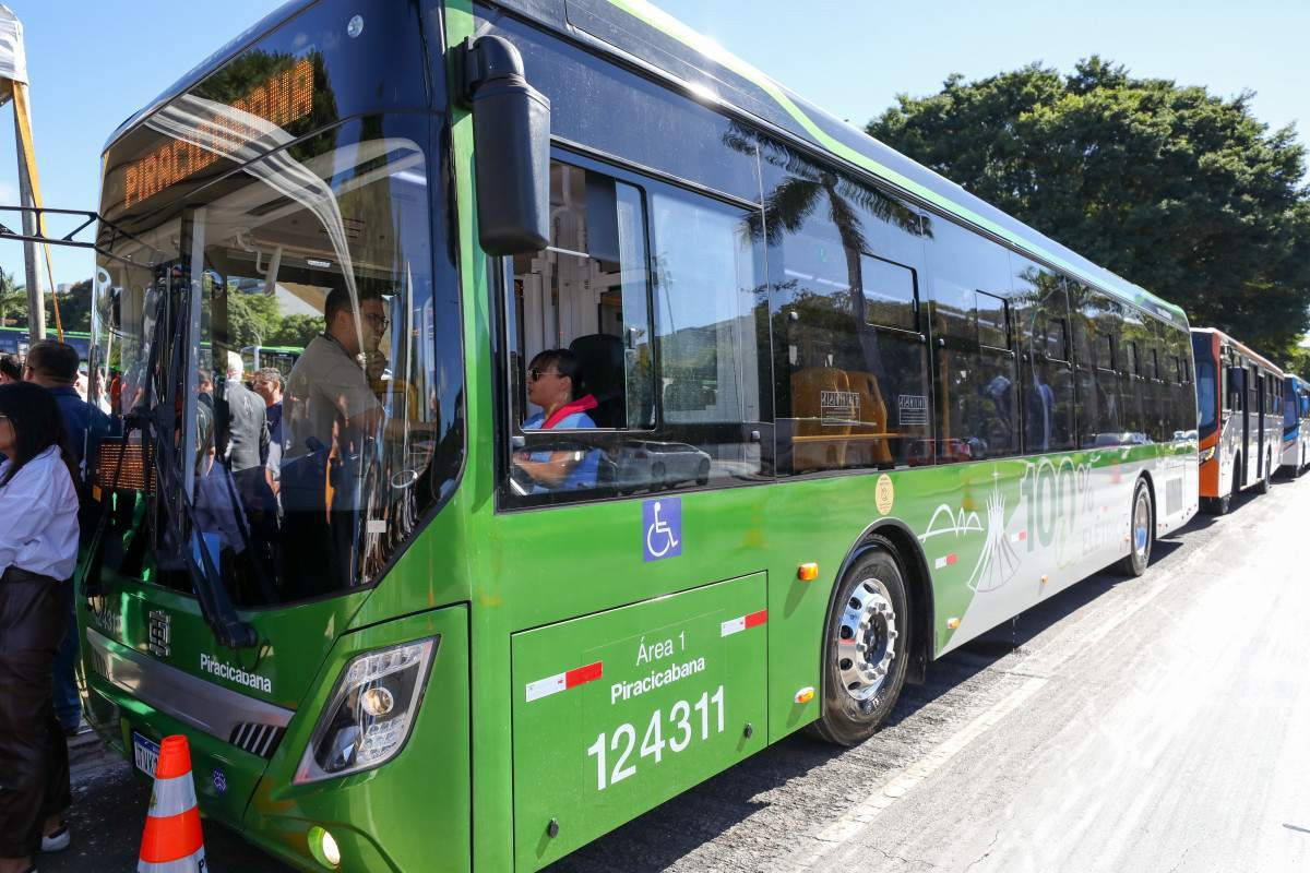 BRASILIANAS | Nova frota de &ocirc;nibus el&eacute;tricos est&aacute; parada por impasse tarif&aacute;rio