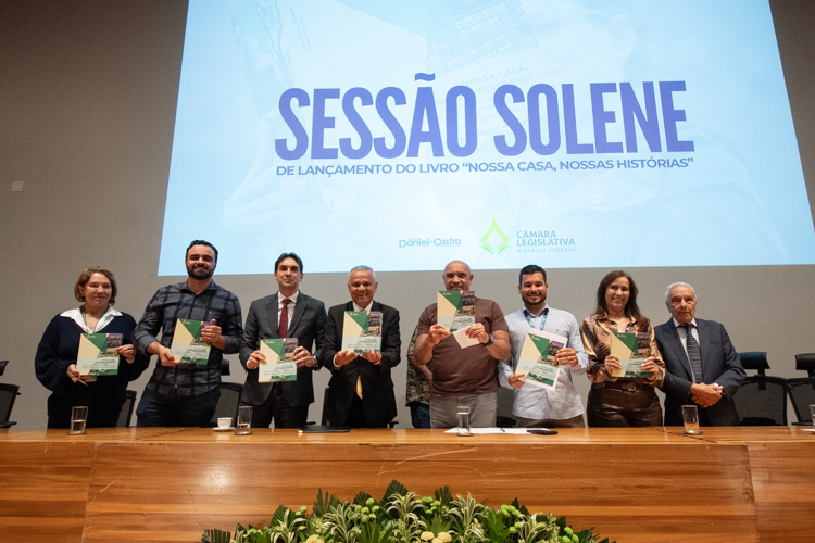 BRASILIANAS | C&acirc;mara Legislativa lan&ccedil;a livro com mem&oacute;rias de servidores aposentados em celebra&ccedil;&atilde;o aos 35 anos da Casa
