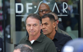Depoimento de Bolsonaro sobre arma apreendida acaba em 5 minutos