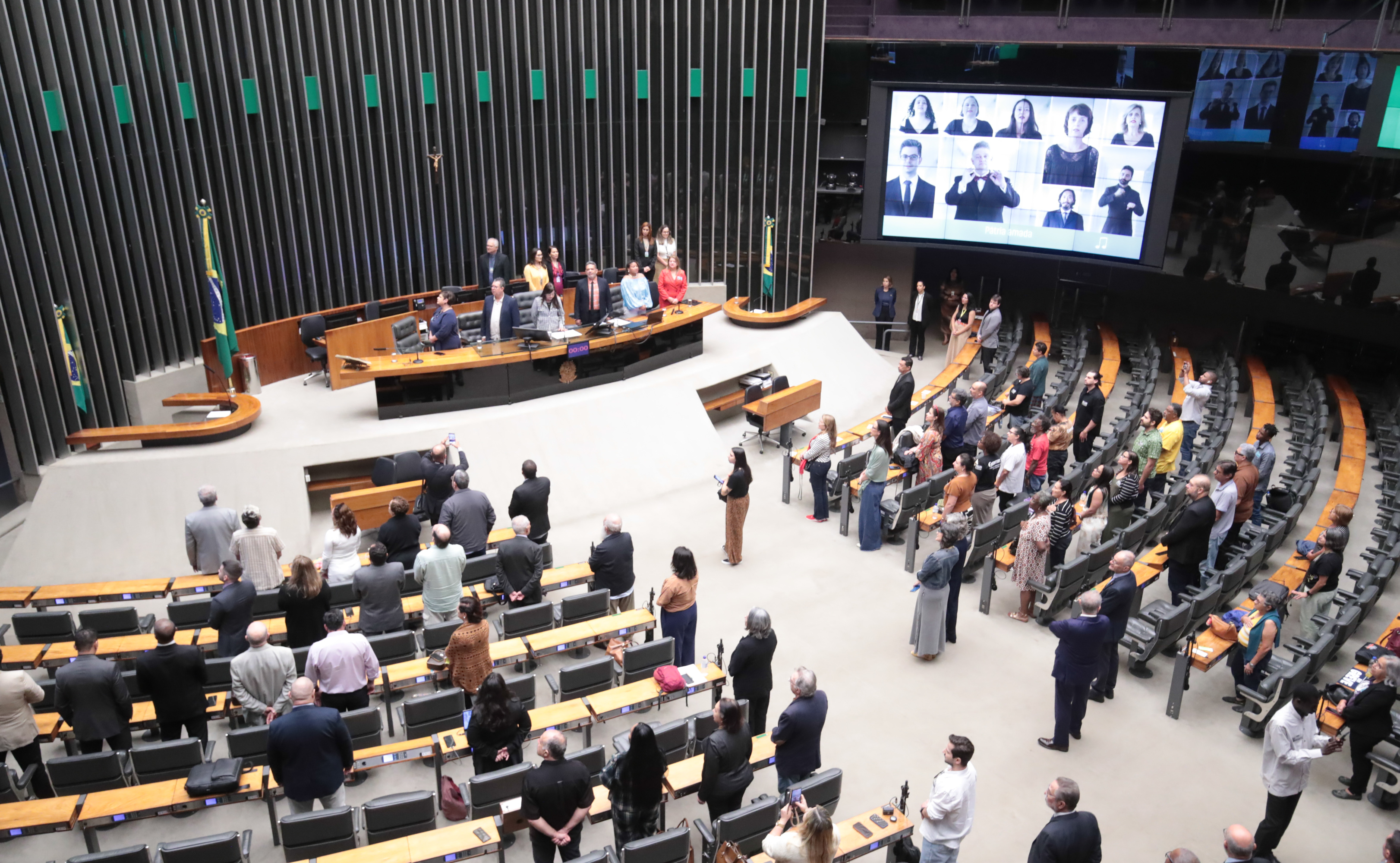 C&acirc;mara aprova MP do Frete com anistia a caminhoneiros por bloqueios de 2022