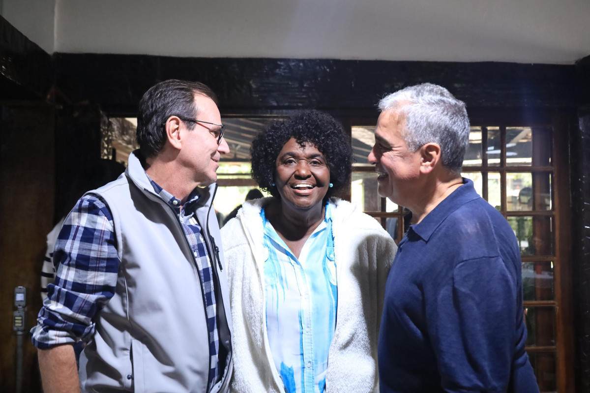 Coluna Magnavita | Ao lado de Paes, Andr&eacute; Ceciliano re&uacute;ne 40 prefeitos em seu s&iacute;tio
