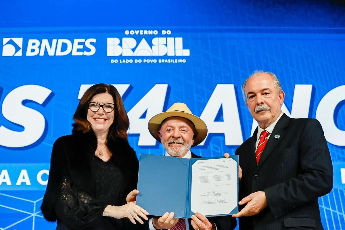 Lula acena investimentos para a ind&uacute;stria