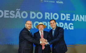 Coluna Magnavita | Com Couto e Cavaliere, Lula assina termo de ades&atilde;o do Rio ao Propag