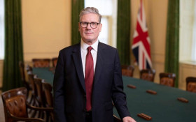 Primeiro‑ministro brit&acirc;nico Keir Starmer renuncia ao cargo