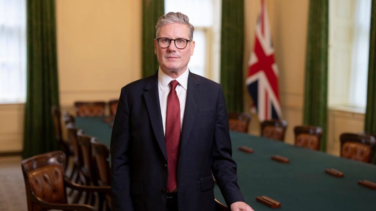 Primeiro‑ministro brit&acirc;nico Keir Starmer renuncia ao cargo