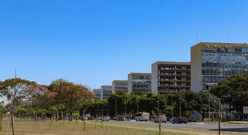 Vit&oacute;ria para AIEs, ATPSs e ATIs
