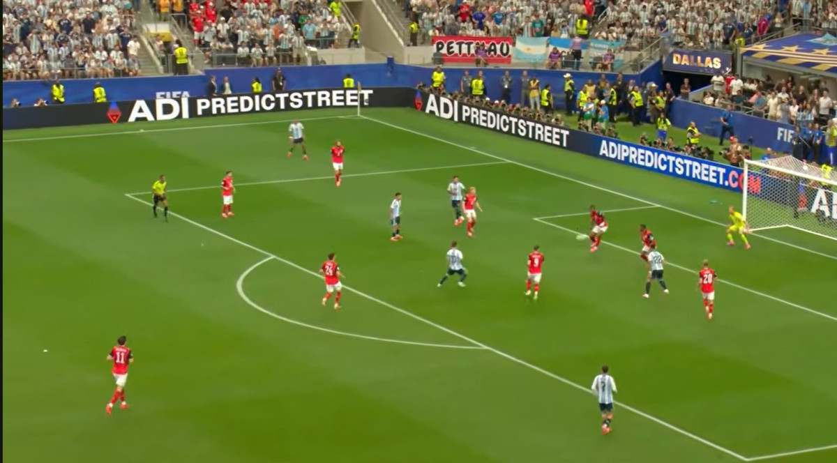 Messi quebra recorde e leva Argentina ao mata‑mata