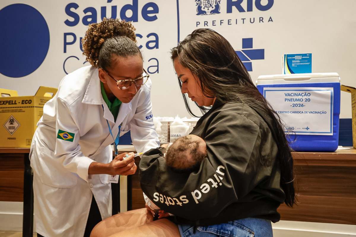Rio inicia vacina&ccedil;&atilde;o infantil com pneumo 20