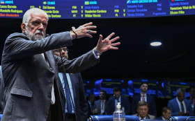 Eventual sa&iacute;da de Wagner abre disputa pela lideran&ccedil;a do governo