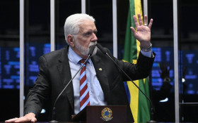 Lula defende Jaques Wagner no caso Master e diz que senador quer depor &agrave; PF